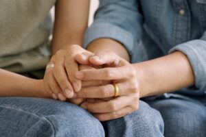 two people hold hands comfortingly in a detox center in columbus, oh